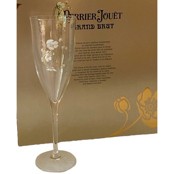 Perrier Jouet Champagne Flutes France Set Of 4 with Gift Box -USA Shipper - Picture 3 of 3